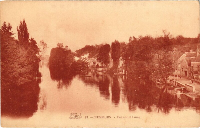 Carte postale ancienne Nemours vue sur le Loing à Nemours