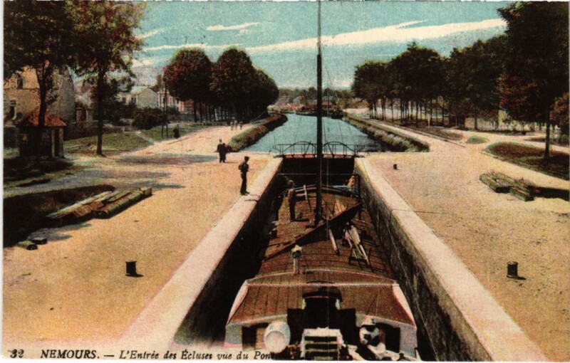 Carte postale ancienne Nemours Entree des Ecluses à Nemours