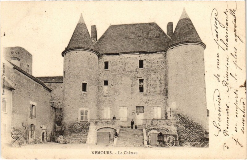 Carte postale ancienne Nemours Le Chateau à Nemours