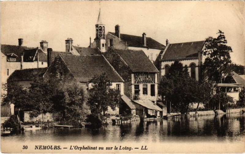Carte postale ancienne Nemours L'Orphelinat à Nemours