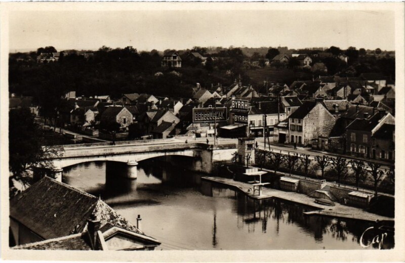 Carte postale ancienne Nemours panorama à Nemours