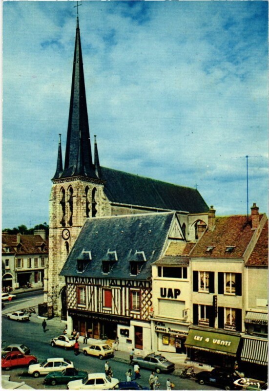 Carte postale ancienne Nemours Eglise à Nemours