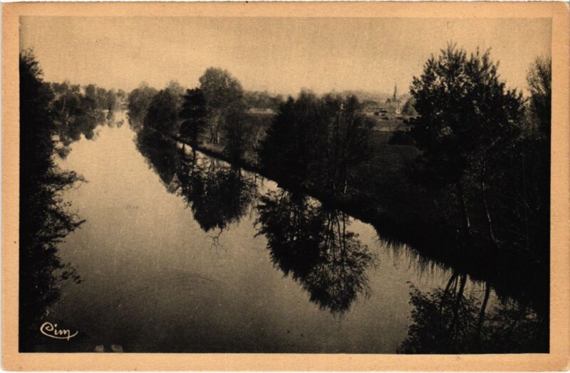 Carte postale ancienne Souppes sur Loing Le Loing à Souppes-sur-Loing