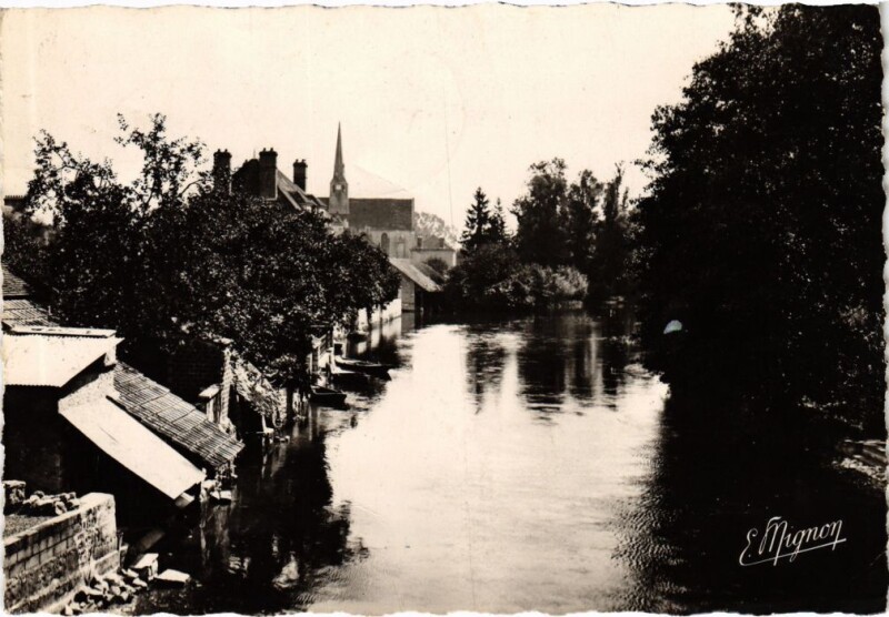 Carte postale ancienne Souppes sur Loing Les bords du Loing à Souppes-sur-Loing