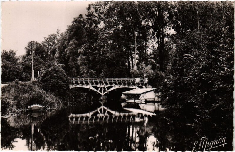 Carte postale ancienne Villiers-sur-Morin Le Grand Morin - Le Pont de Villiers à Villiers-sur-Morin