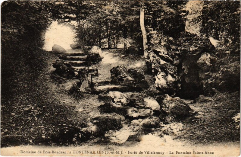Carte postale ancienne Foret de Villefermoy - La Fontaine Sainte-Anne