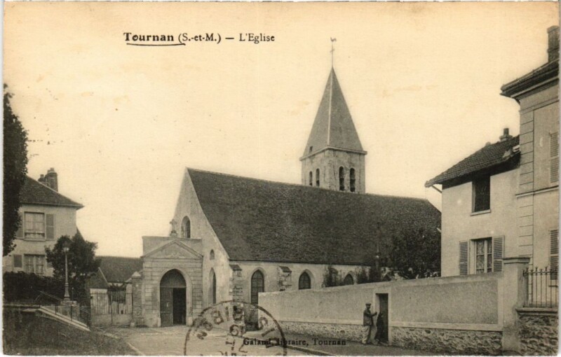 Carte postale ancienne Tournan-en-Brie L'Eglise à Tournan-en-Brie