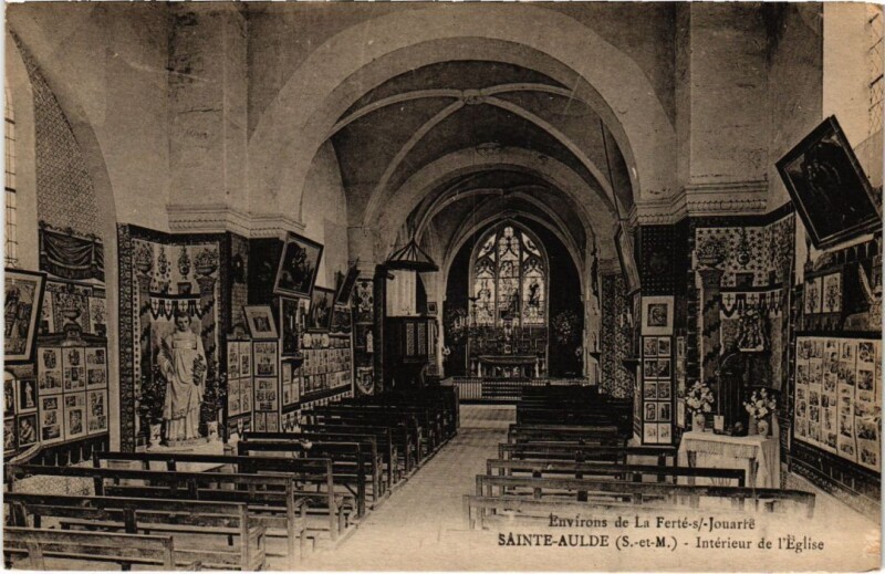 Carte postale ancienne Sainte-Aulde Interieur de l'Eglise à Sainte-Aulde