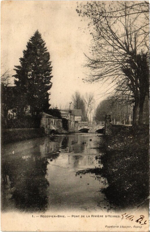 Carte postale ancienne Rozay-en-Brie Pont de la Riviere d'Yerres à Rozay-en-Brie
