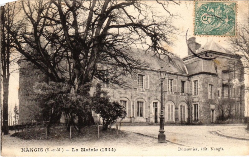 Carte postale ancienne Nangis La Mairie à Nangis