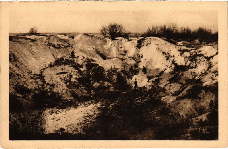 Carte postale ancienne Souain-Perthes-les-Hurlus Un des Fameux Entonnoirs à Perthes