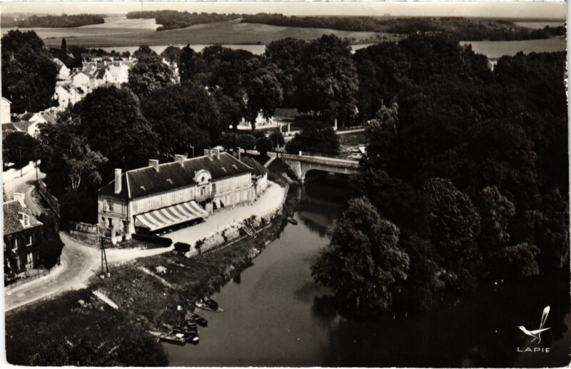 Carte postale ancienne Mary-sur-Marne Le Chateau Marysien en Bordure de Marne à Mary-sur-Marne