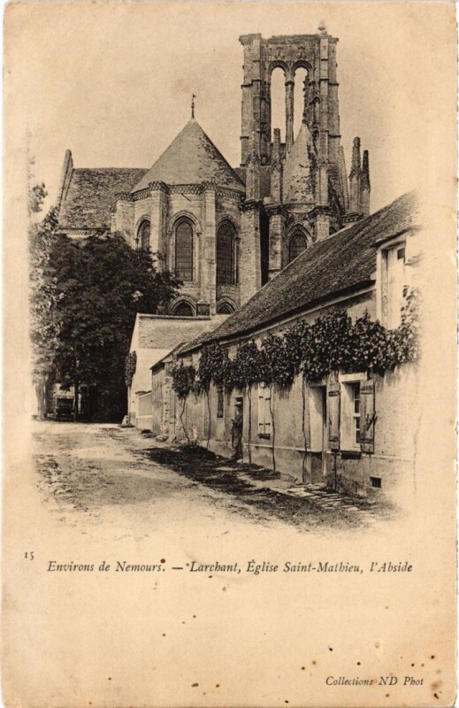 Carte postale ancienne Larchant Eglise Saint-Mathieu - L'Abside à Larchant