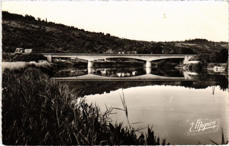 Carte postale ancienne Nanteuil-sur-Marne Le Pont du Chemin de Fer sur la Marne à Nanteuil-sur-Marne