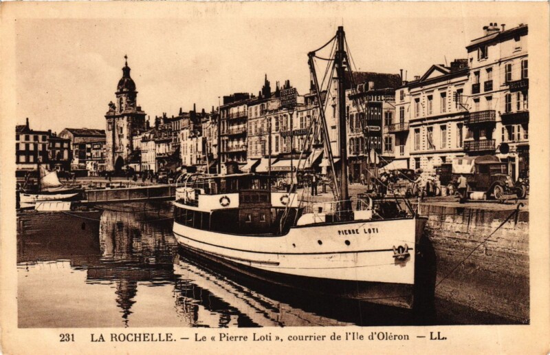 Carte postale ancienne La Rochelle - Le Pierre Loti courrier de l'Ile d'Oleron à La Rochelle