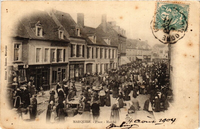 Carte postale ancienne Marquise - Place - Marché à Marquise