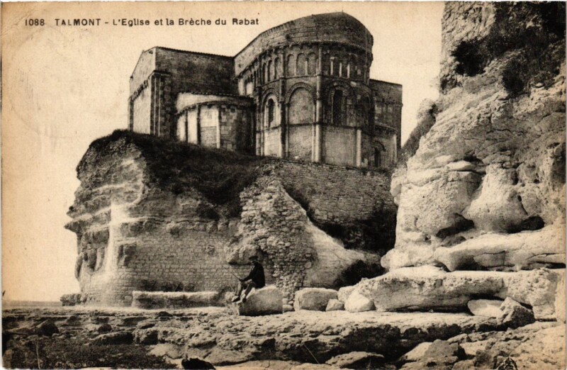 Carte postale ancienne Talmont - L'Eglise et la Bréche du Rabat