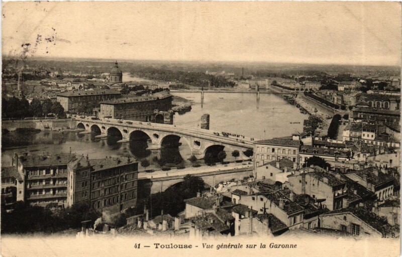 Carte postale ancienne Toulouse Vue générale sur la Garonne pont à Toulouse