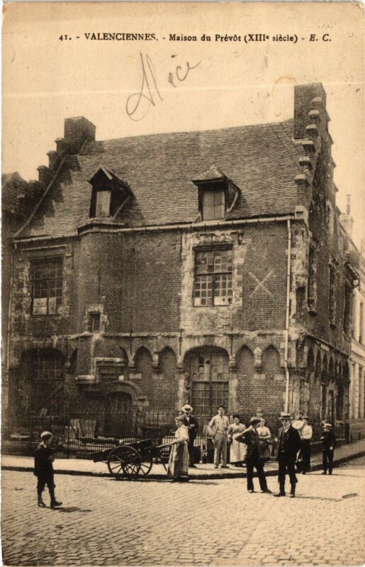 Carte postale ancienne Valenciennes Maison du Prévot Xiii siécle à Valenciennes