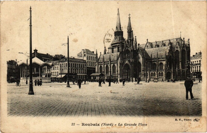 Carte postale ancienne Nord Roubaix La Grande Place Eglise à Roubaix