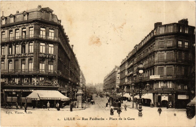 Carte postale ancienne Nord Lille Rue Faidherbe Place de la Gare à Lille