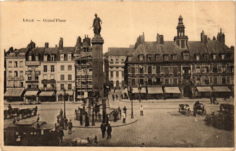 Carte postale ancienne Nord Lille La Grand'Place monument à Lille