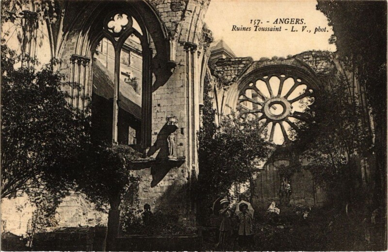 Carte postale ancienne Maine-et-Loire Angers Ruines TousSt à Angers