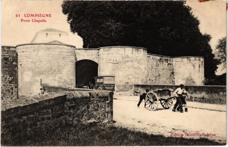 Carte postale ancienne Compiegne - Porte Chapelle à Compiègne