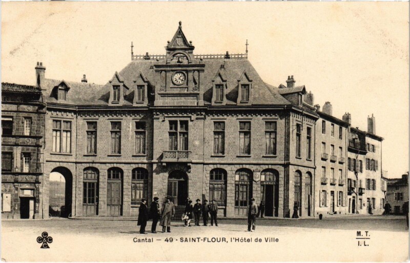 Carte postale ancienne Saint-Flour L'Hotel de Ville Cantal à Saint-Flour
