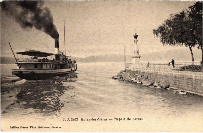 Carte postale ancienne Evian-les-Bains - départ de Bateau à Évian-les-Bains