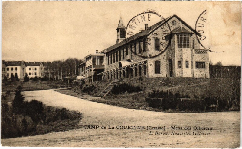 Carte postale ancienne Militaire Camp de La Courtine - Mess des Officiers à La Courtine