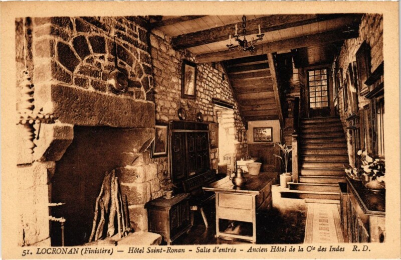 Carte postale ancienne Locronan - Hotel Saint-Ronan - Salle d'Entree à Locronan