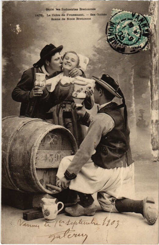 Carte postale ancienne Le Cidre de Fouesnant - Ses Gaites - Scene de Noce Bretonne à Fouesnant