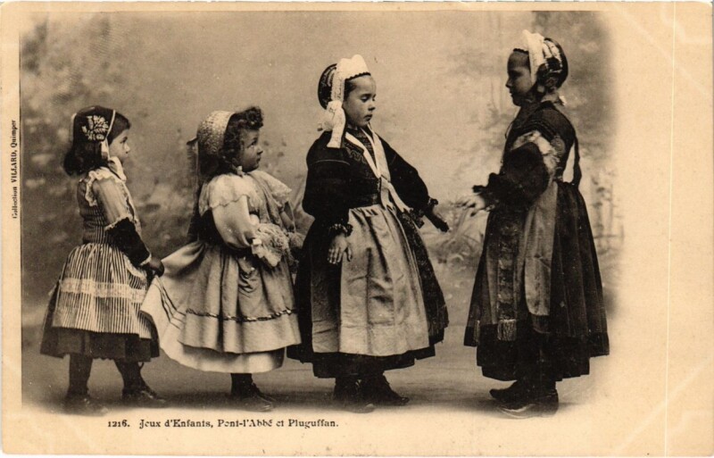 Carte postale ancienne Jeux d'Enfants - Pont-l'Abbe et Pluguffan - Folklore à Pluguffan