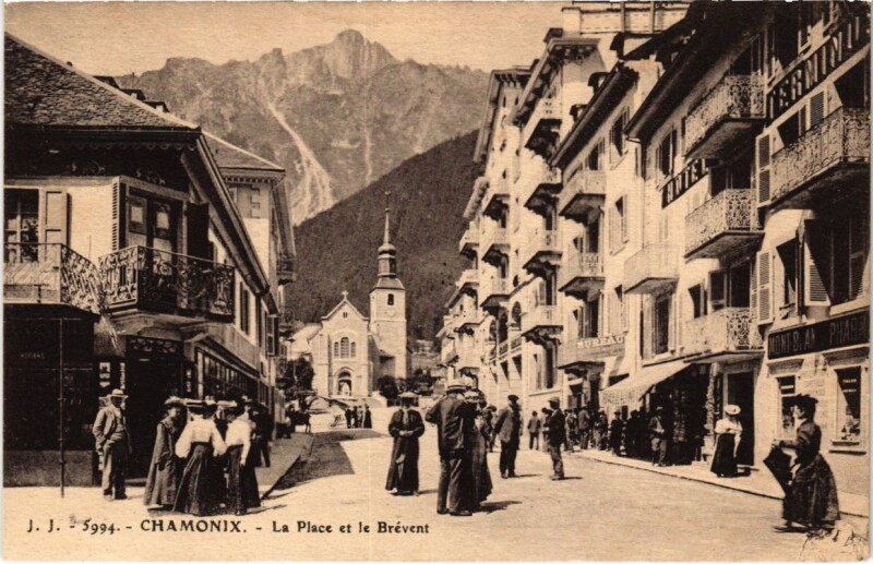Carte postale ancienne Chamonix - La Place et le Brevent