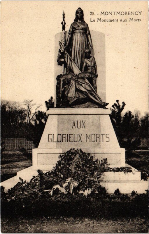 Carte postale ancienne Montmorency - Le Monument aux Morts à Montmorency