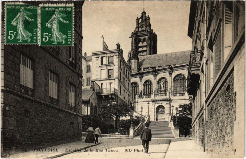 Carte postale ancienne Pontoise - Escalier de la Rue thiers à Pontoise