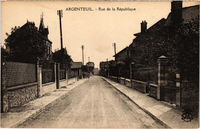 Carte postale ancienne Argenteuil - Rue de la Republique à Argenteuil