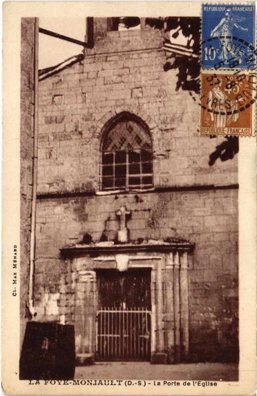 Carte postale ancienne La Foye-Monjault - La Porte de l'Eglise à La Foye-Monjault