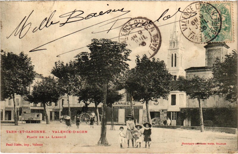 Carte postale ancienne Valence d'Angen Place de la Liberte à Valence