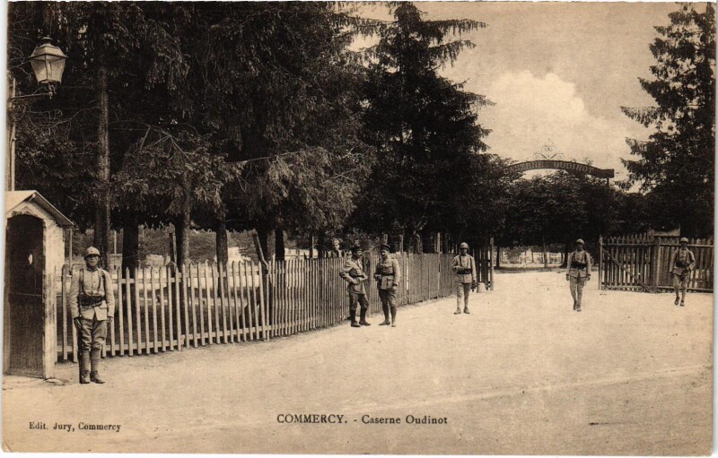 Carte postale ancienne Militaire Commercy - Caserne Oudinot à Commercy