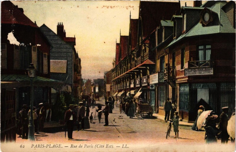 Carte postale ancienne Paris-Plage - Rue de Paris (Coté Est)