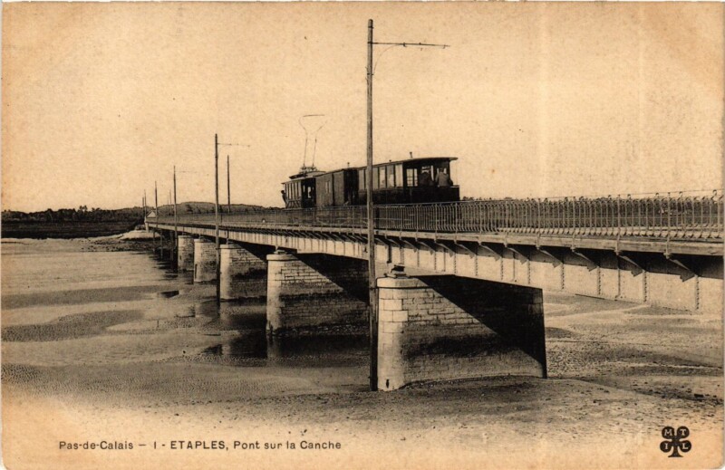 Carte postale ancienne Pas-de-Calais - Etaples - Pont sur la Canche à Calais