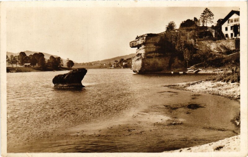 Carte postale ancienne Les Bassins du Doubs Rocher d'Hercule à Doubs