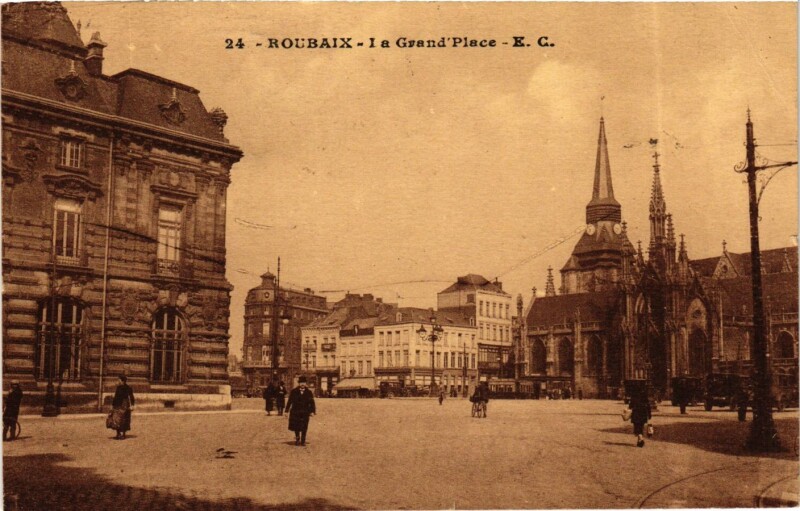Carte postale ancienne Nord Roubaix La Grand'Place à Roubaix