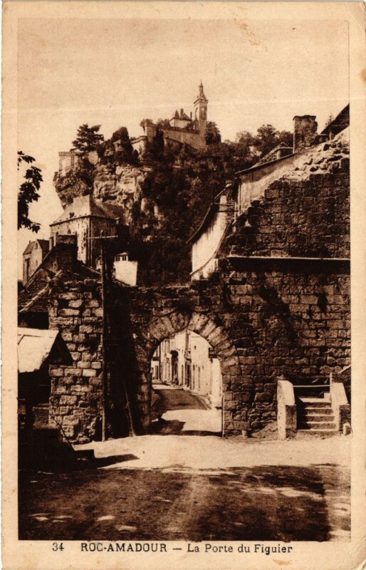 Carte postale ancienne Roc-Amadour La Porte du Figuier Chateau
