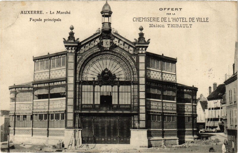 Carte postale ancienne Auxerre - Le Marche - Facade Principale France à Auxerre