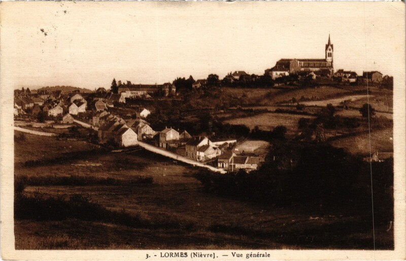 Carte postale ancienne Lormes Vue générale Nievre à Lormes