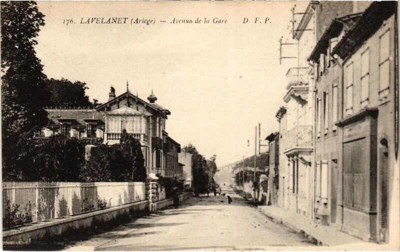 Carte postale ancienne Lavelanet Avenue de la Gare Ariege à Lavelanet