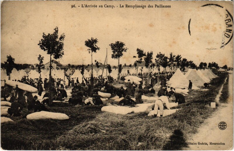 Carte postale ancienne Militaire - L'Arrivée au Camp - Le Remplissage des